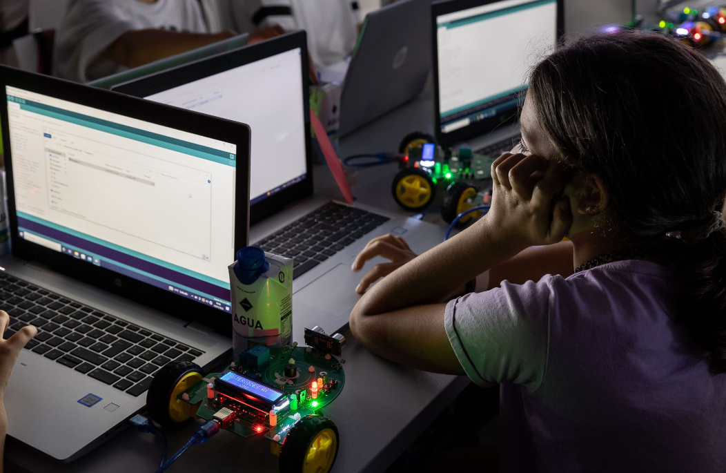 Aulas conectadas — proyecto de la Fundación REBDI